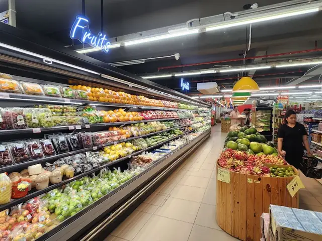 Nutribest Freshmart produce aisle
